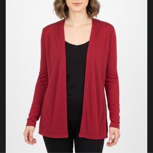 Eileen Fisher Vibrant dark pinkish red
Cardigan size 2X 100% linen